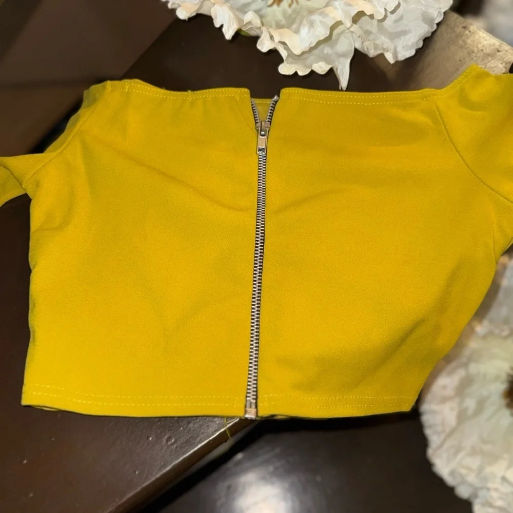 Misguided Yellow Crop top Size 6 Short Sleeve Round Neck Top with full back zip